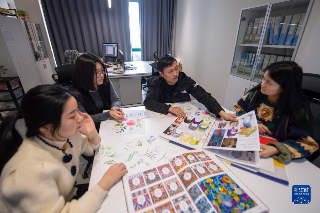 浙江柯桥:从丝到布到衣的“国际纺都”