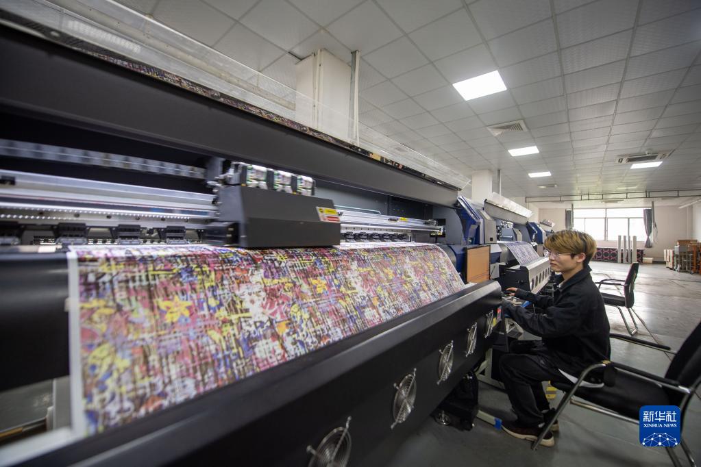 浙江柯桥:从丝到布到衣的“国际纺都”