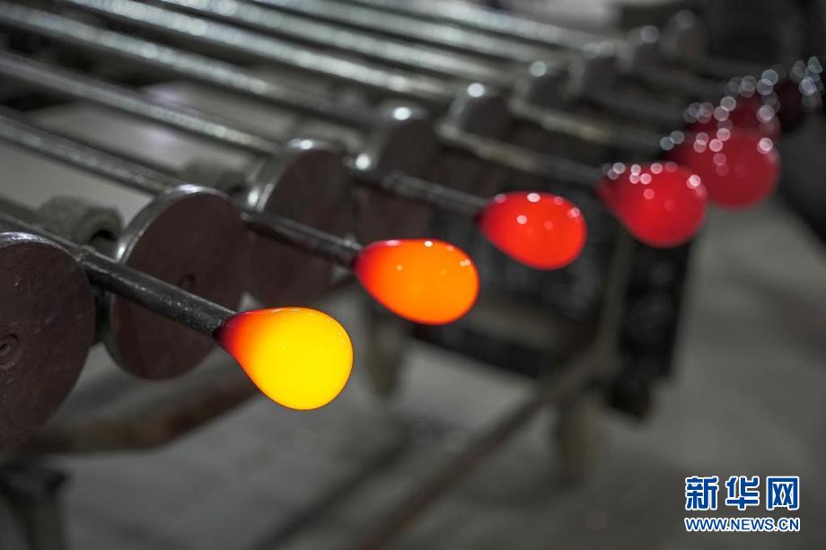 玻璃吹制:火焰里的艺术