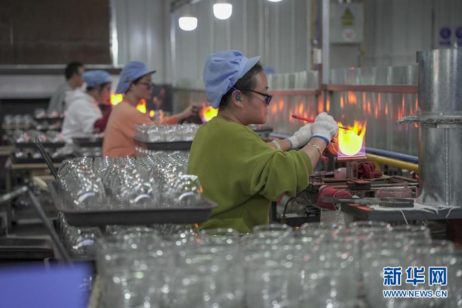 玻璃吹制:火焰里的艺术