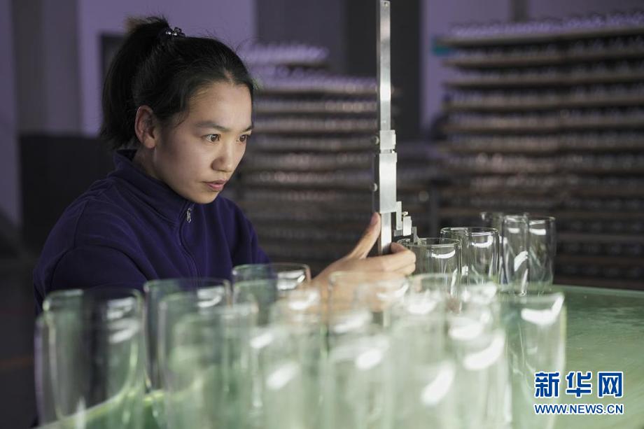 玻璃吹制:火焰里的艺术