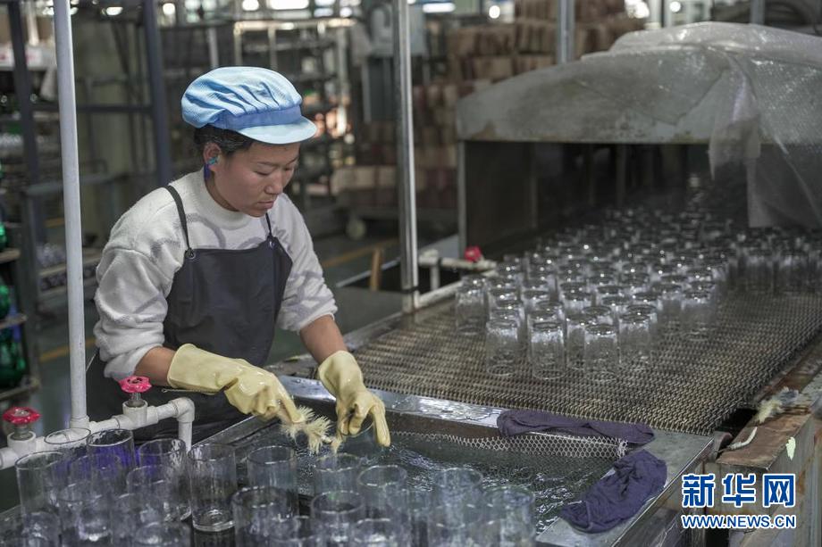 玻璃吹制:火焰里的艺术