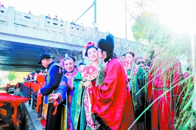 一条老街在婚俗新风中找到“流量密码” 一条老街在婚俗新风中找到“流量密码”