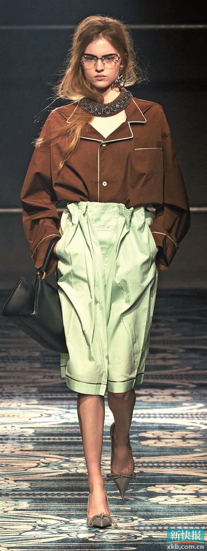 棕情四射 琥珀流光