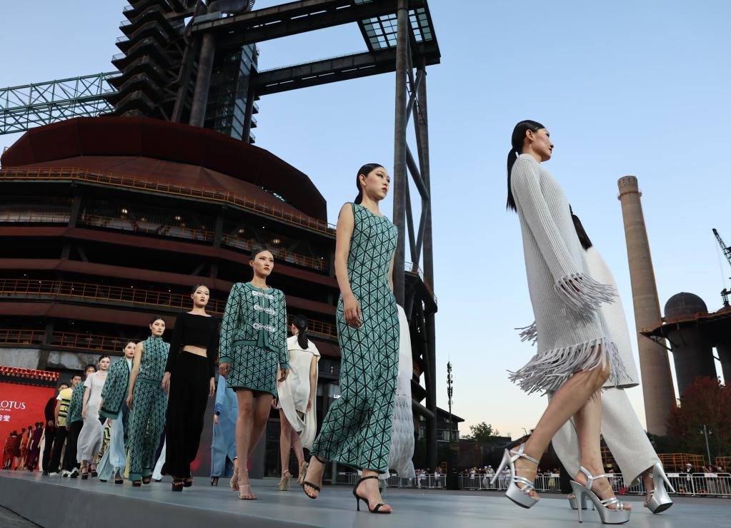 服贸会上的时装秀