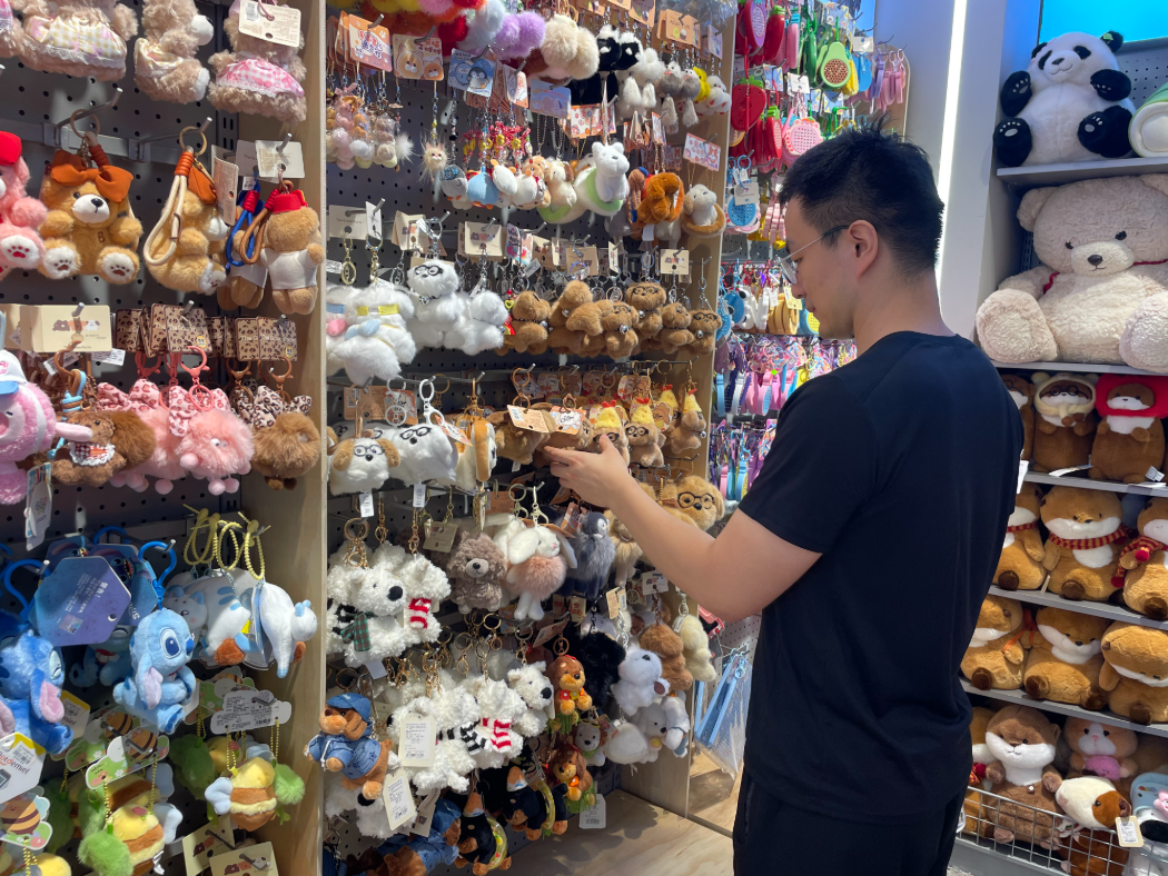 “包搭子”走俏 小挂件圈粉年轻人